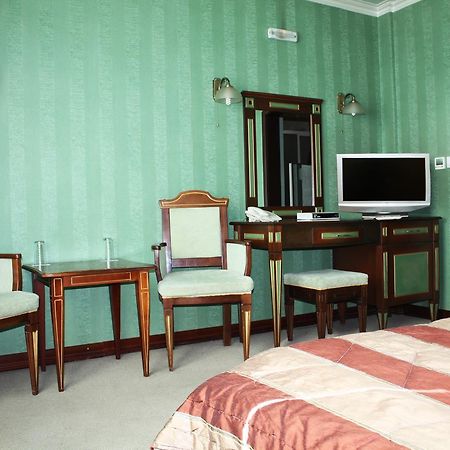קיוסטנדיל Hotel Lazur מראה חיצוני תמונה
