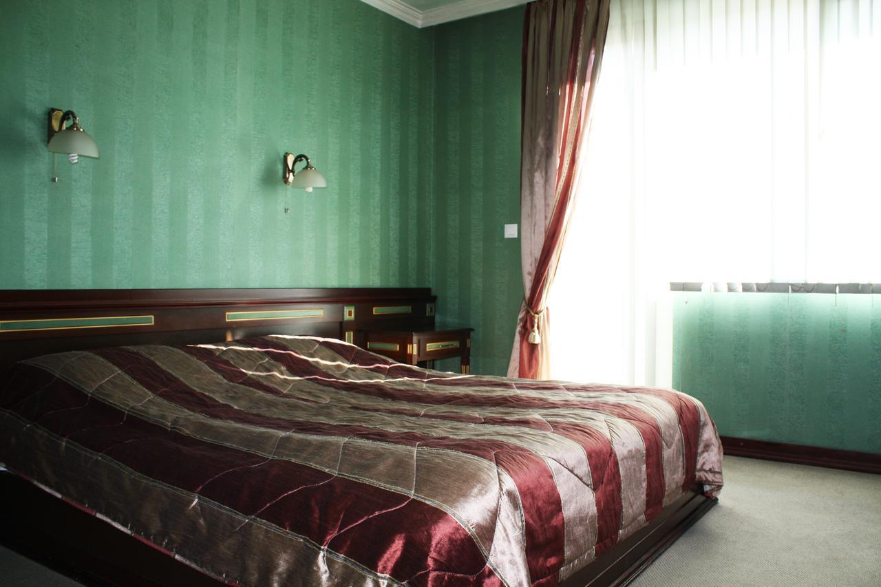 קיוסטנדיל Hotel Lazur מראה חיצוני תמונה